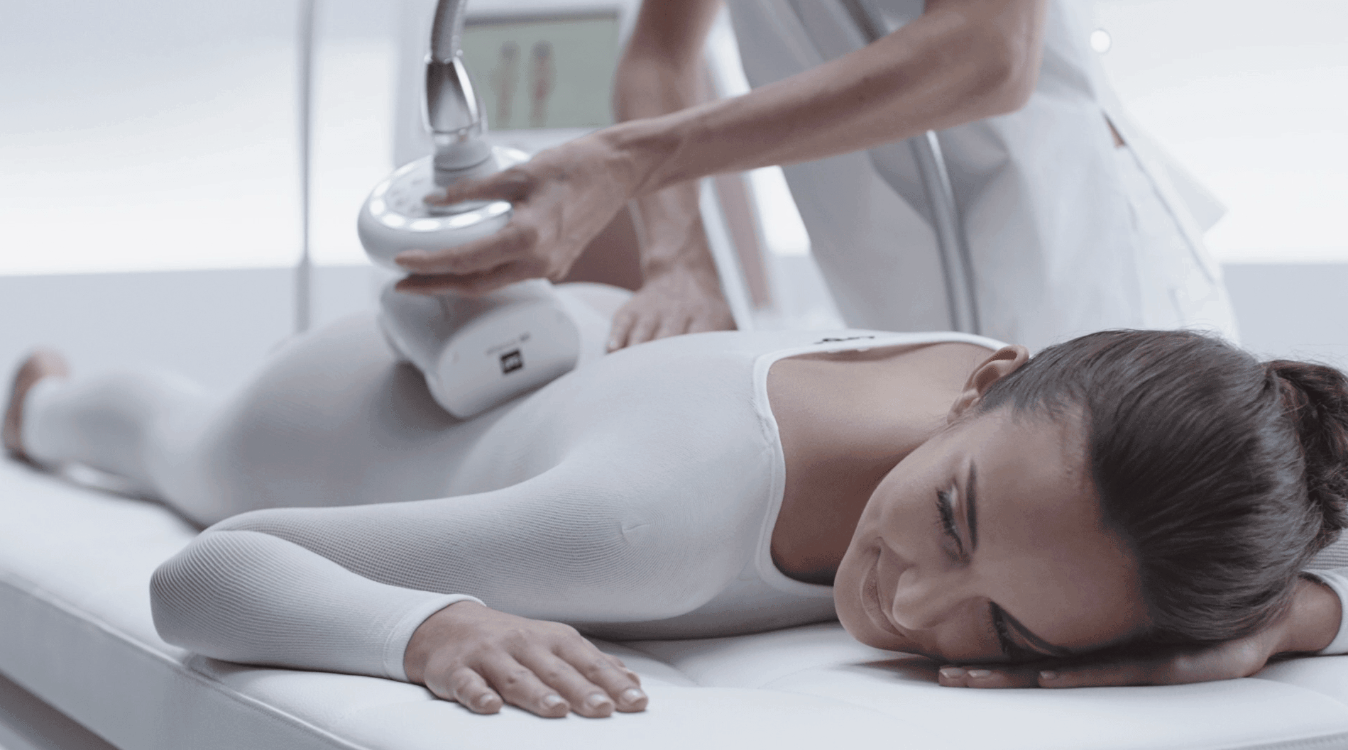 Dispositivo LPG trabajando en glúteos para eliminar celulitisl